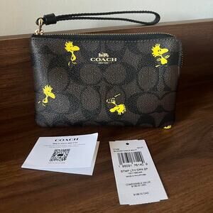 Coach x peanuts woodstock corner